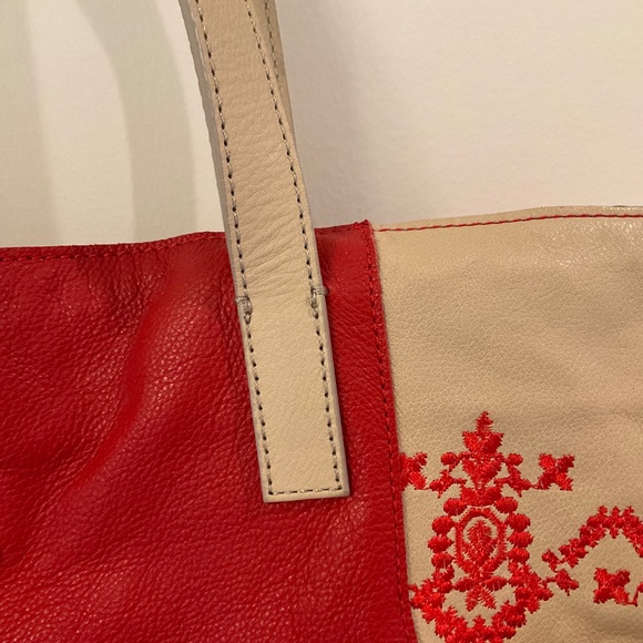 A large red leather beautifully embroidered bag - Picture 7 of 16